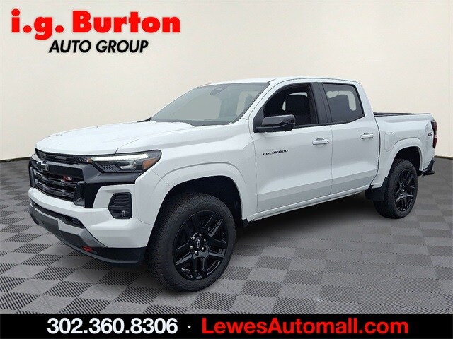 2025 Chevrolet Colorado Z71 photo 2