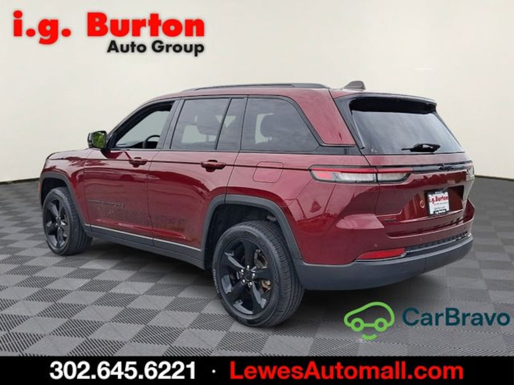 Used 2023 Jeep Grand Cherokee Laredo SUV