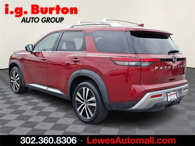 2023 Nissan Pathfinder Platinum photo 2