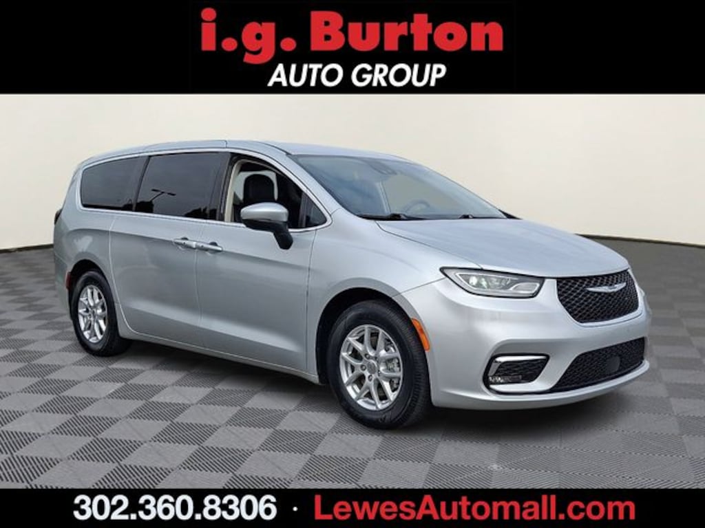 Used 2023 Chrysler Pacifica Touring L Van Passenger Van