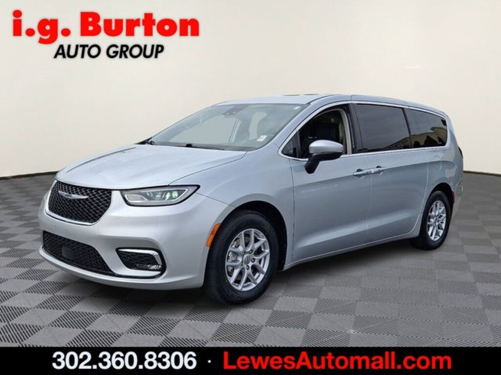 Used 2023 Chrysler Pacifica Touring L Van Passenger Van