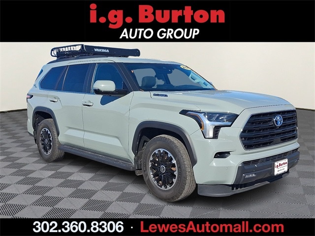 2024 Toyota Sequoia SR5's photo