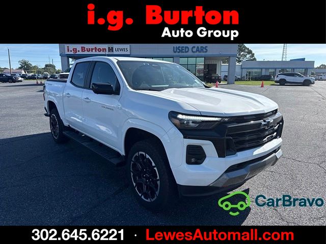 Summit White 2026 Chevrolet Colorado Pickup Truck Four-Wheel Drive 8-Speed Automatic