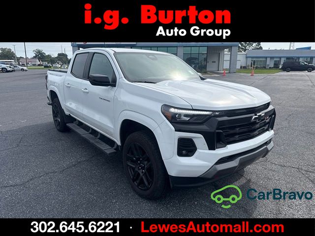 Summit White 2025 Chevrolet Colorado Pickup Truck Four-Wheel Drive 8-Speed Automatic
