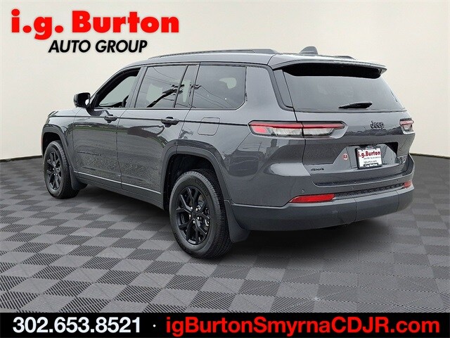 2025 Jeep Grand Cherokee Altitude photo 3