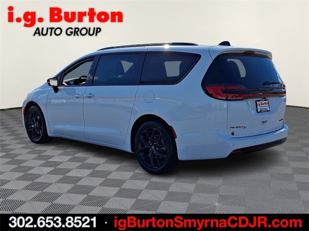 New 2026 Chrysler Pacifica LIMITED Passenger Van