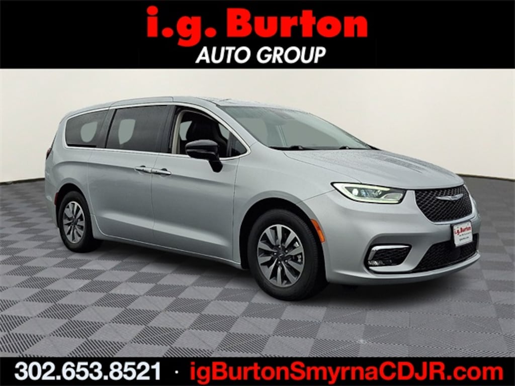 Used 2024 Chrysler Pacifica Plug-In Hybrid Select Van Passenger Van