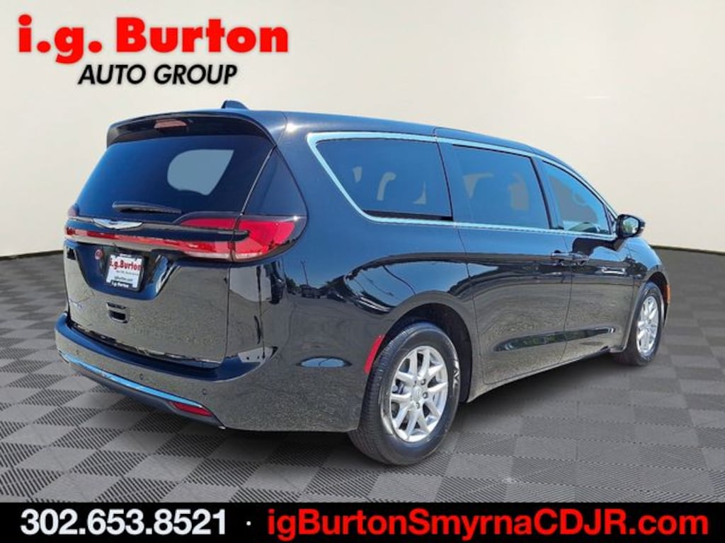 New 2026 Chrysler Pacifica SELECT Passenger Van