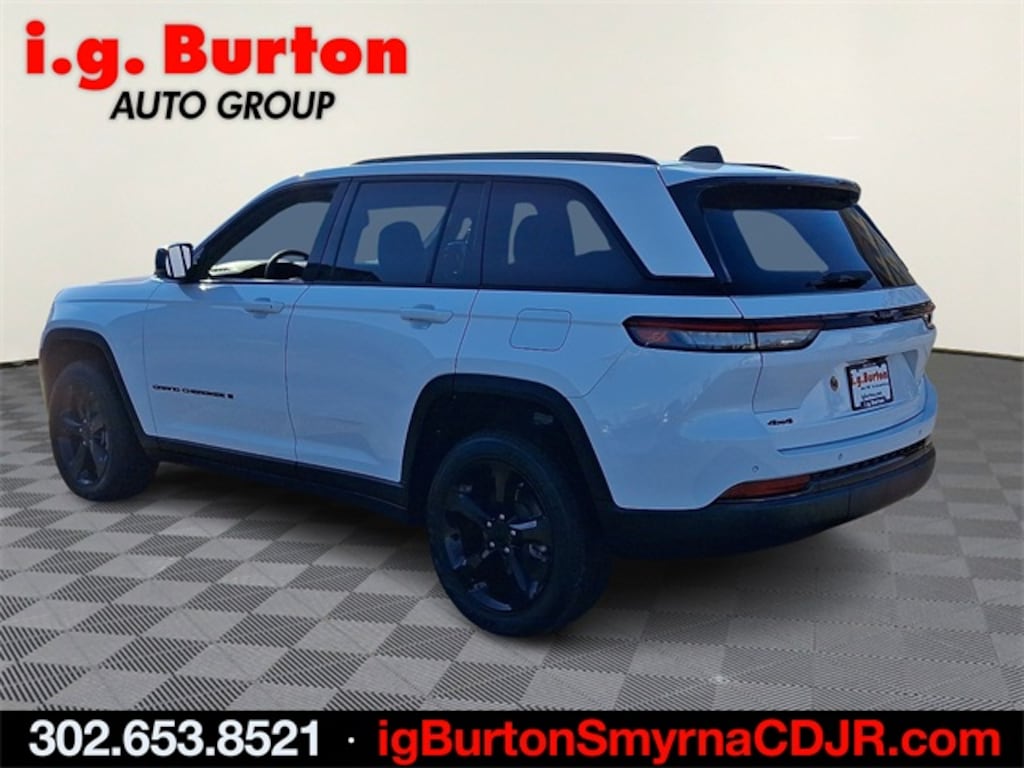 Used 2023 Jeep Grand Cherokee Laredo SUV