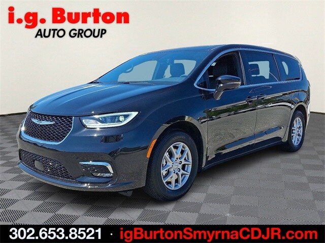2026 Chrysler Pacifica photo 2