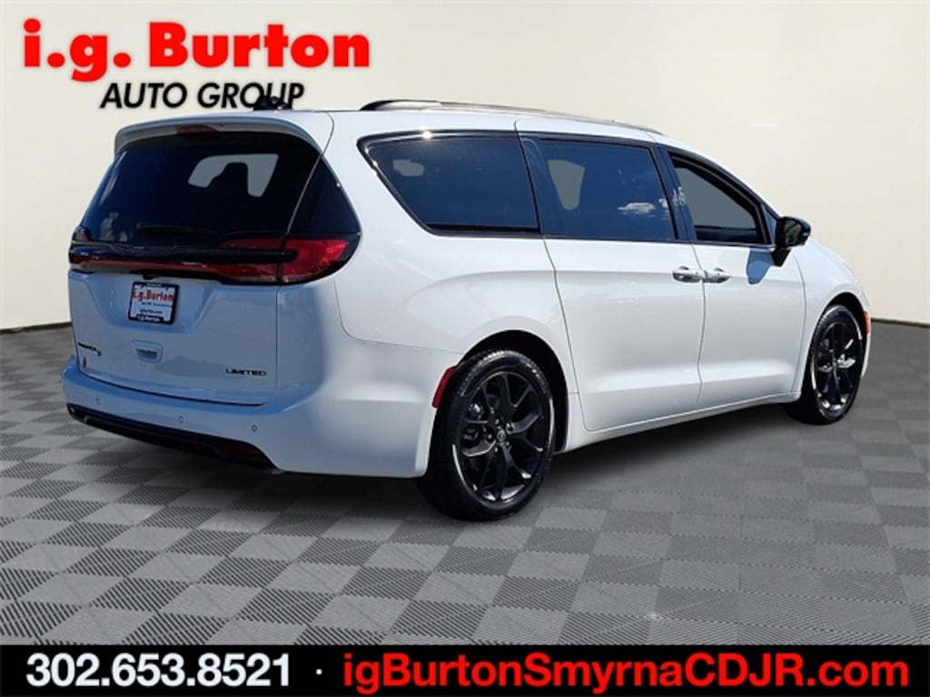 New 2026 Chrysler Pacifica LIMITED Passenger Van