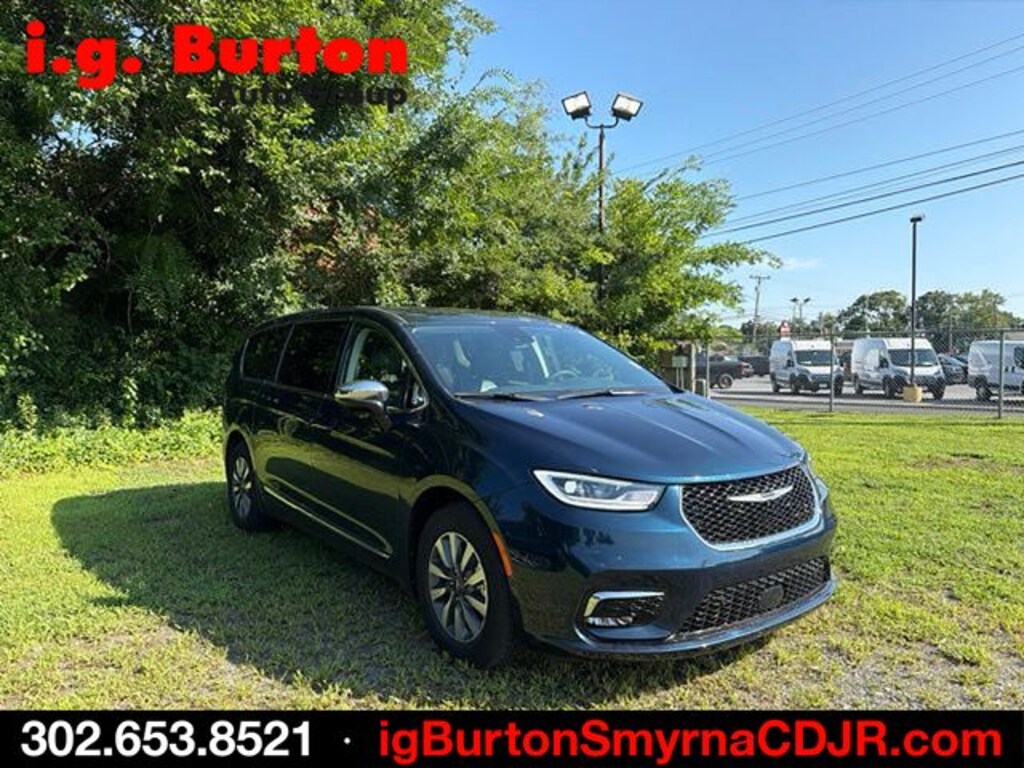 Used 2023 Chrysler Pacifica Plug-In Hybrid Limited Van Passenger Van