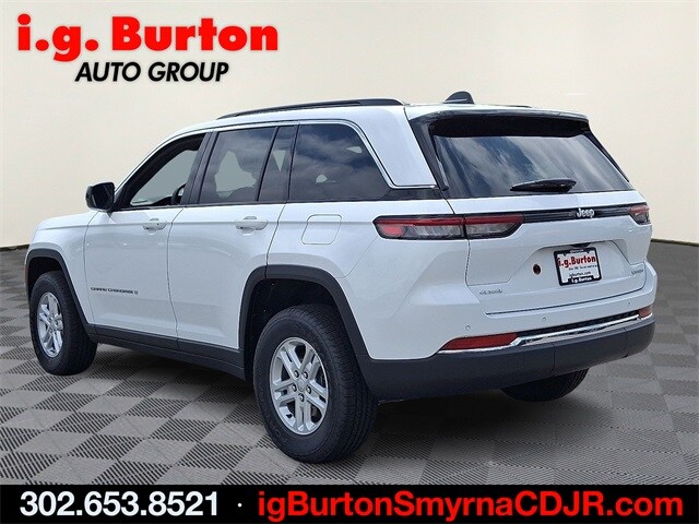 2025 Jeep Grand Cherokee Laredo photo 3