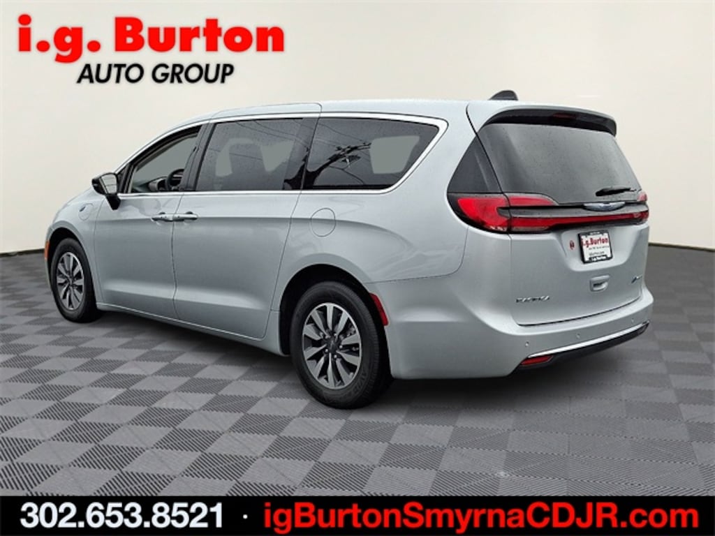 Used 2024 Chrysler Pacifica Plug-In Hybrid Select Van Passenger Van