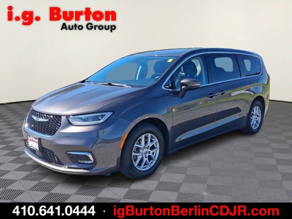 Used 2023 Chrysler Pacifica Touring L Van Passenger Van