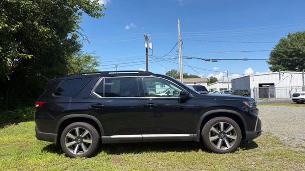 Used 2025 Honda Pilot Elite SUV
