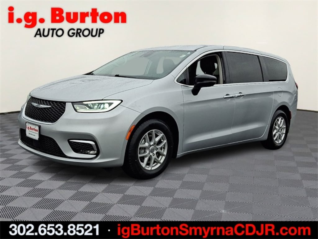 Used 2024 Chrysler Pacifica Touring L Van Passenger Van