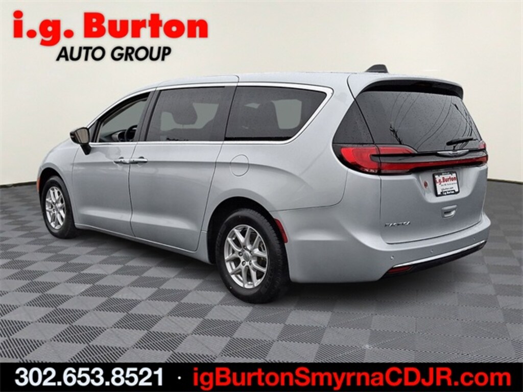 Used 2024 Chrysler Pacifica Touring L Van Passenger Van