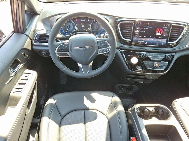2026 Chrysler Pacifica Select - Photo 9