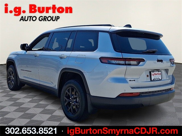 2025 Jeep Grand Cherokee Altitude photo 3