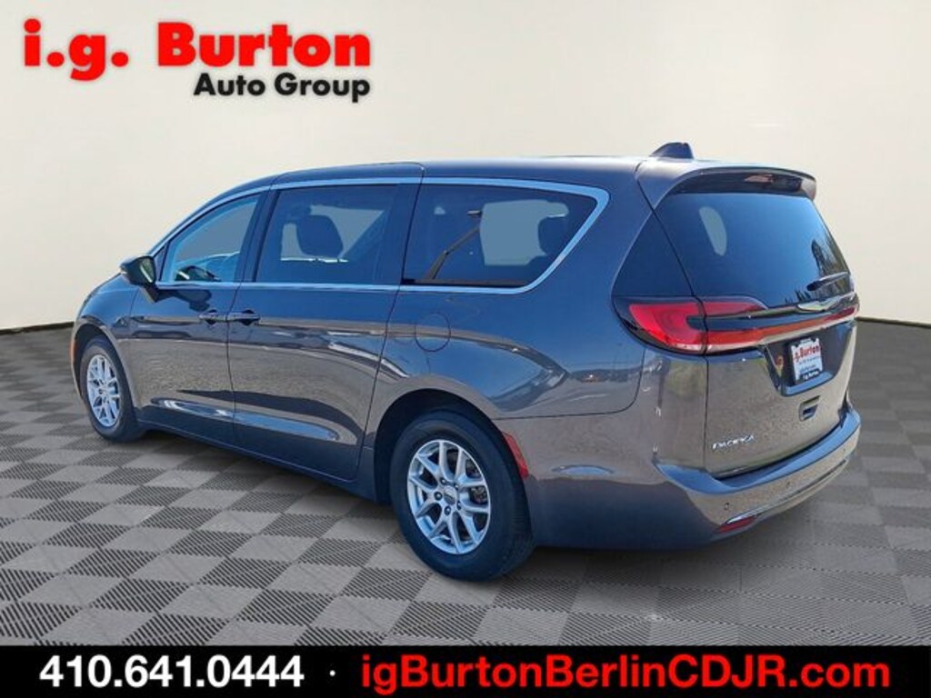 Used 2023 Chrysler Pacifica Touring L Van Passenger Van