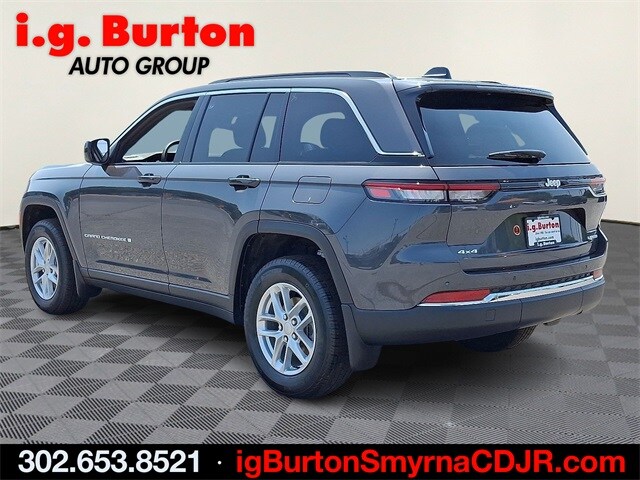 2025 Jeep Grand Cherokee Laredo photo 3