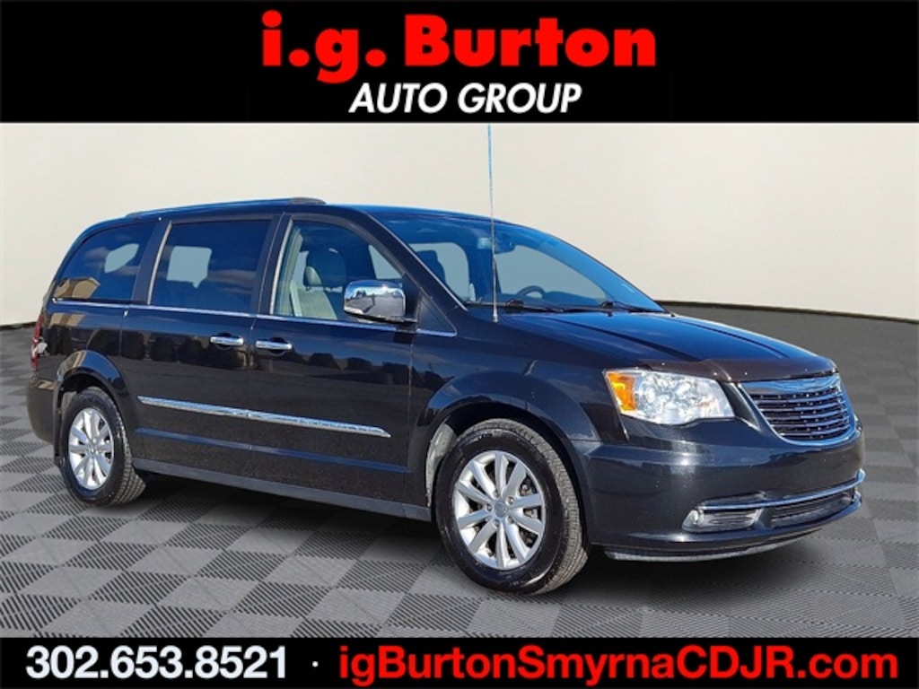 Used 2016 Chrysler Town & Country Limited Platinum Van LWB Passenger Van