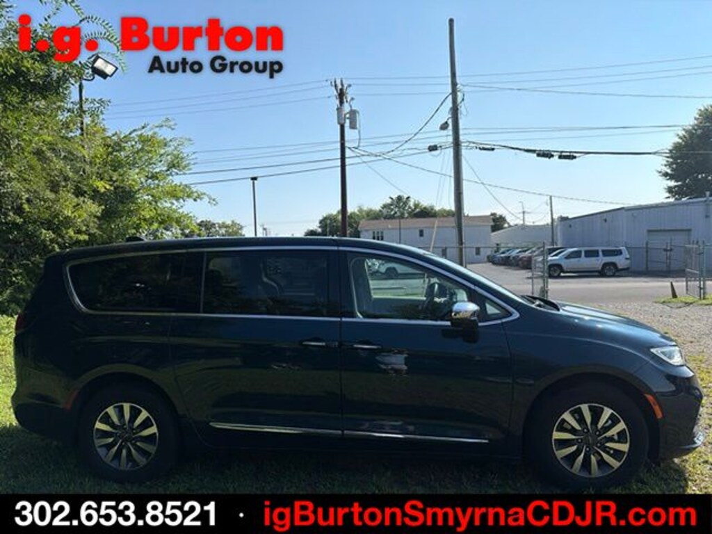 Used 2023 Chrysler Pacifica Plug-In Hybrid Limited Van Passenger Van