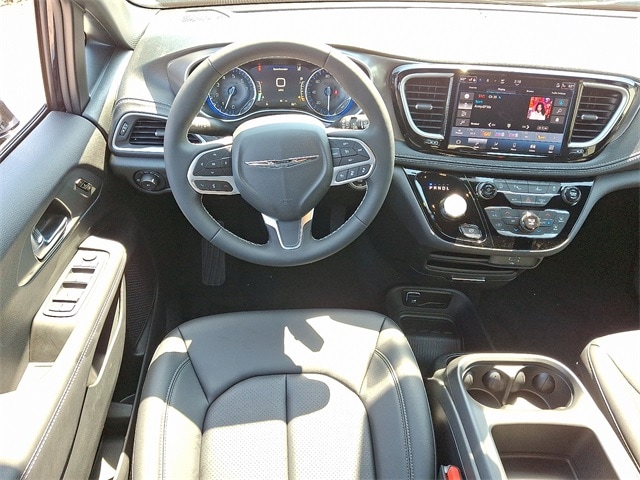2026 Chrysler Pacifica Select - Photo 8