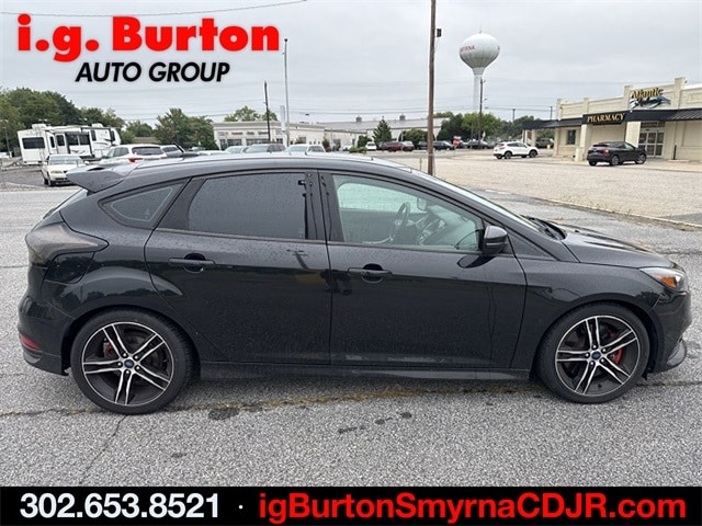 Used 2015 Ford Focus ST with VIN 1FADP3L92FL259885 for sale in Smyrna, DE