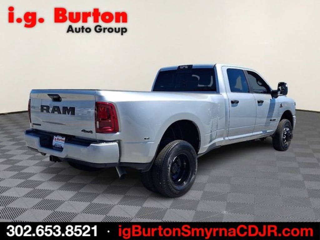 New 2026 Ram 3500 BIG HORN CREW CAB 4X4 8' BOX Pickup