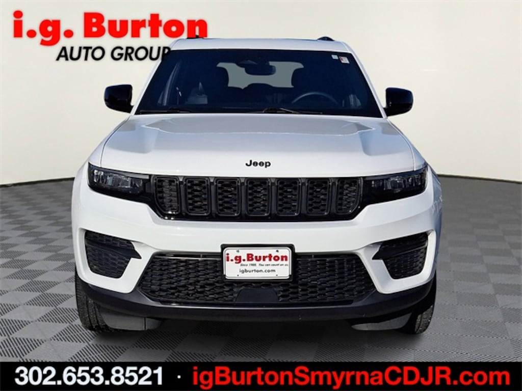 Used 2023 Jeep Grand Cherokee Laredo SUV