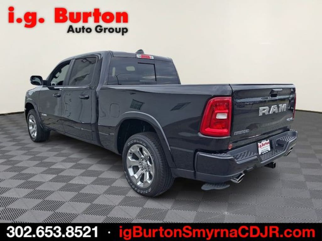 New 2026 Ram 1500 BIG HORN CREW CAB 4X4 6'4 BOX Pickup