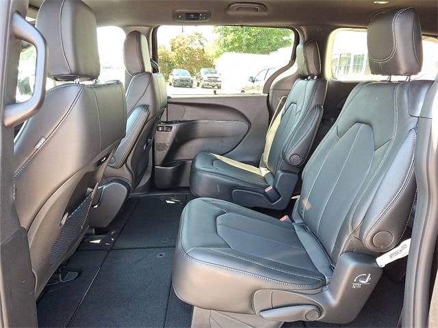 2026 Chrysler Pacifica Select - Photo 6