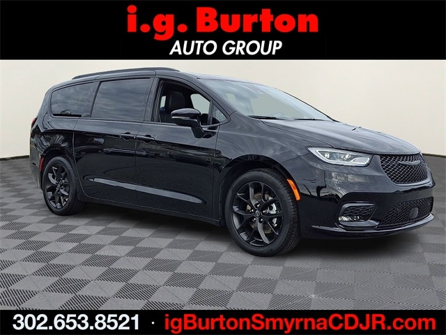 2026 Chrysler Pacifica Limited's photo