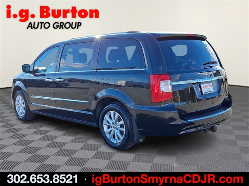 Used 2016 Chrysler Town & Country Limited Platinum Van LWB Passenger Van