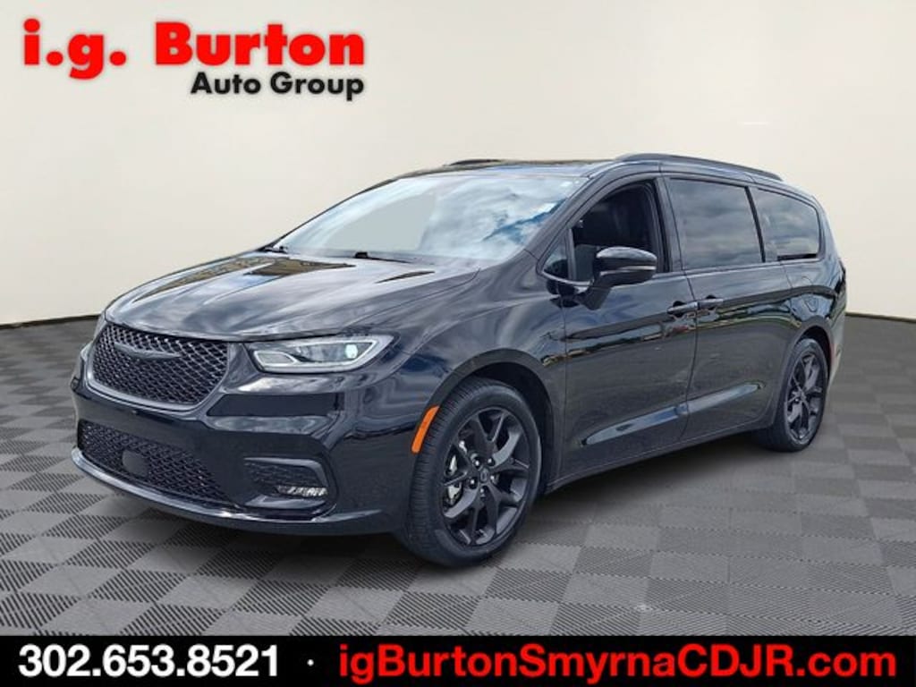 Used 2026 Chrysler Pacifica Limited Van Passenger Van