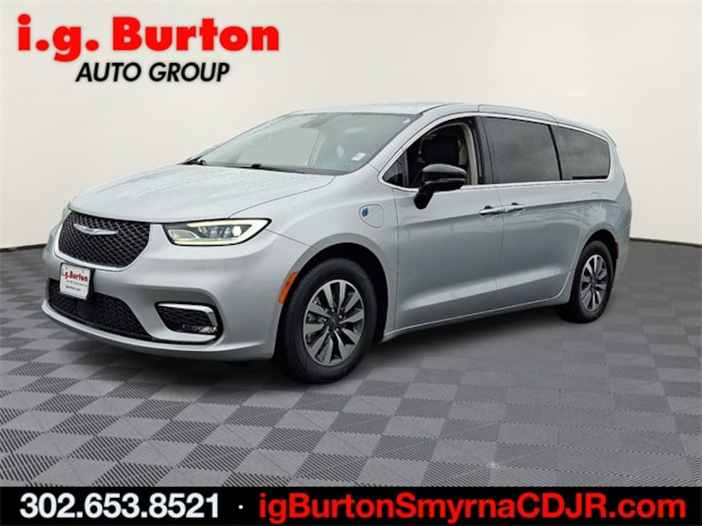 Used 2024 Chrysler Pacifica Plug-In Hybrid Select Van Passenger Van