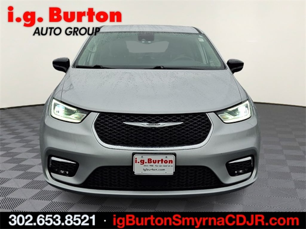 Used 2024 Chrysler Pacifica Touring L Van Passenger Van