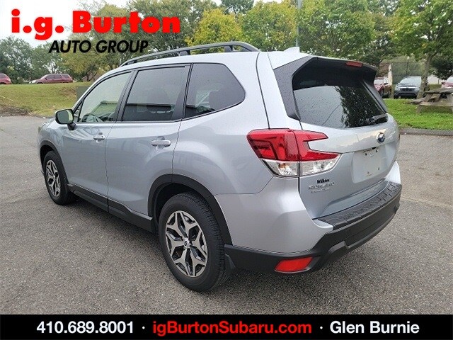 2022 Subaru Forester Premium photo 4