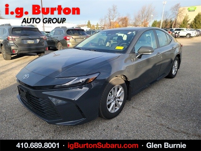 2025 Toyota Camry LE photo 3