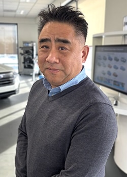 Staff member Steven Cho from af5ef6bcd904