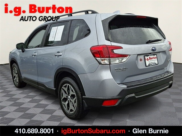 2022 Subaru Forester Premium photo 4