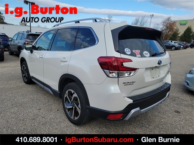 2022 Subaru Forester Touring photo 2