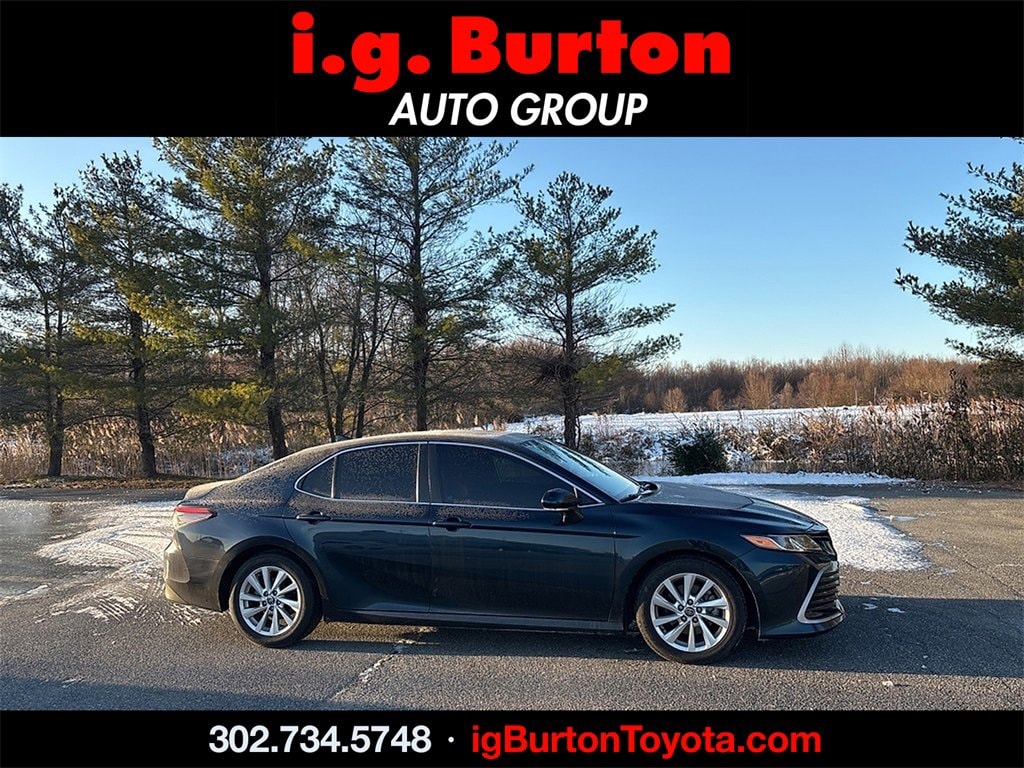 2021 Toyota Camry LE's photo