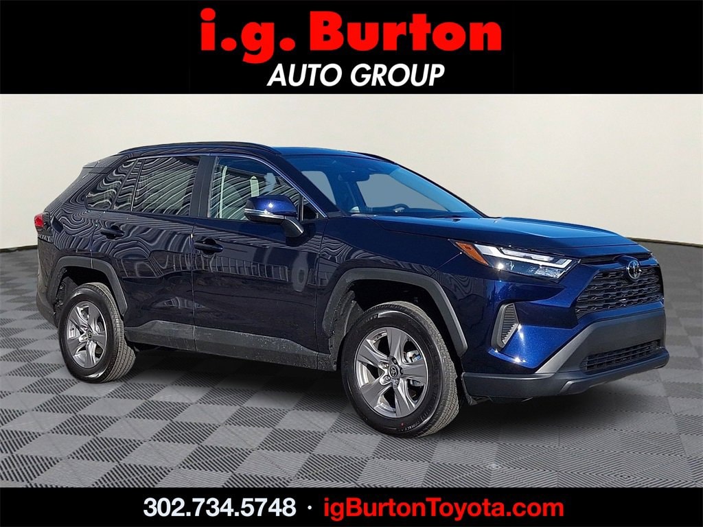 2025 Toyota RAV4 XLE's photo