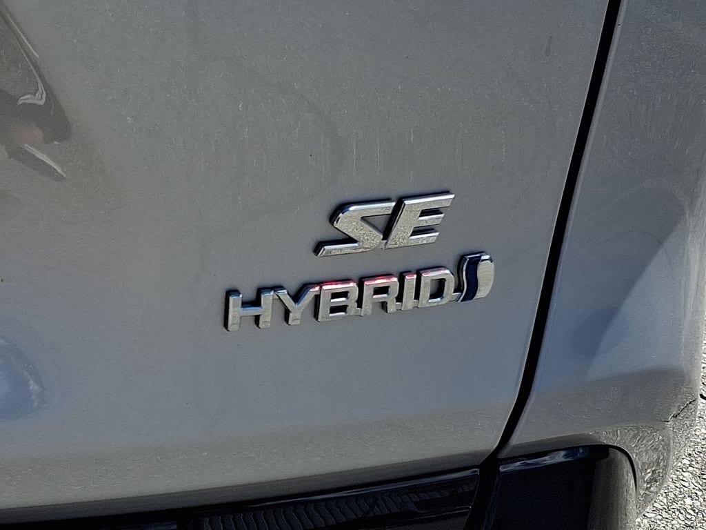 2022 Toyota RAV4 SE - Photo 32