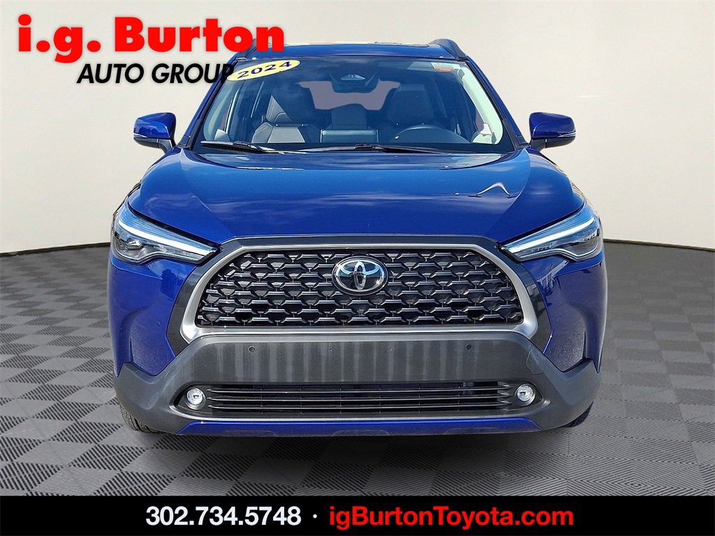 2024 Toyota Corolla Cross XLE photo 2
