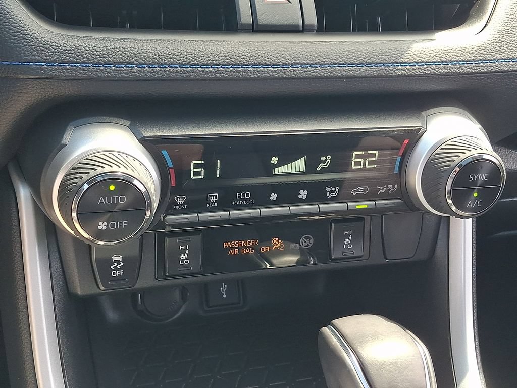 2022 Toyota RAV4 SE - Photo 16