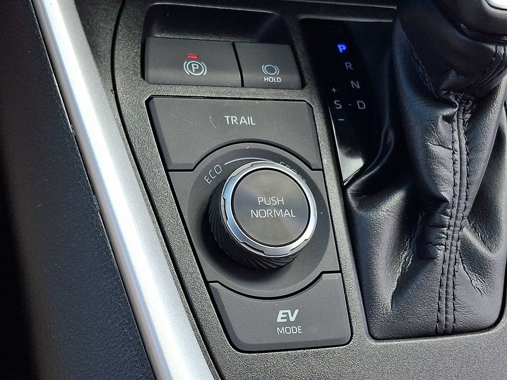 2022 Toyota RAV4 SE - Photo 25